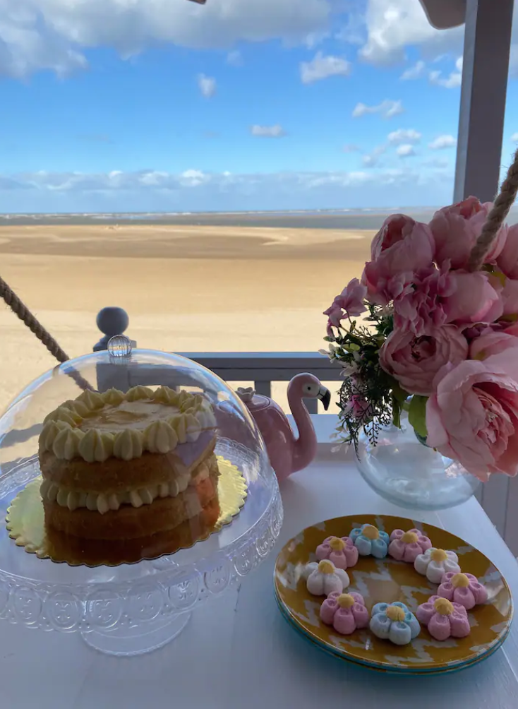 Beach hut hire, afternoon tea