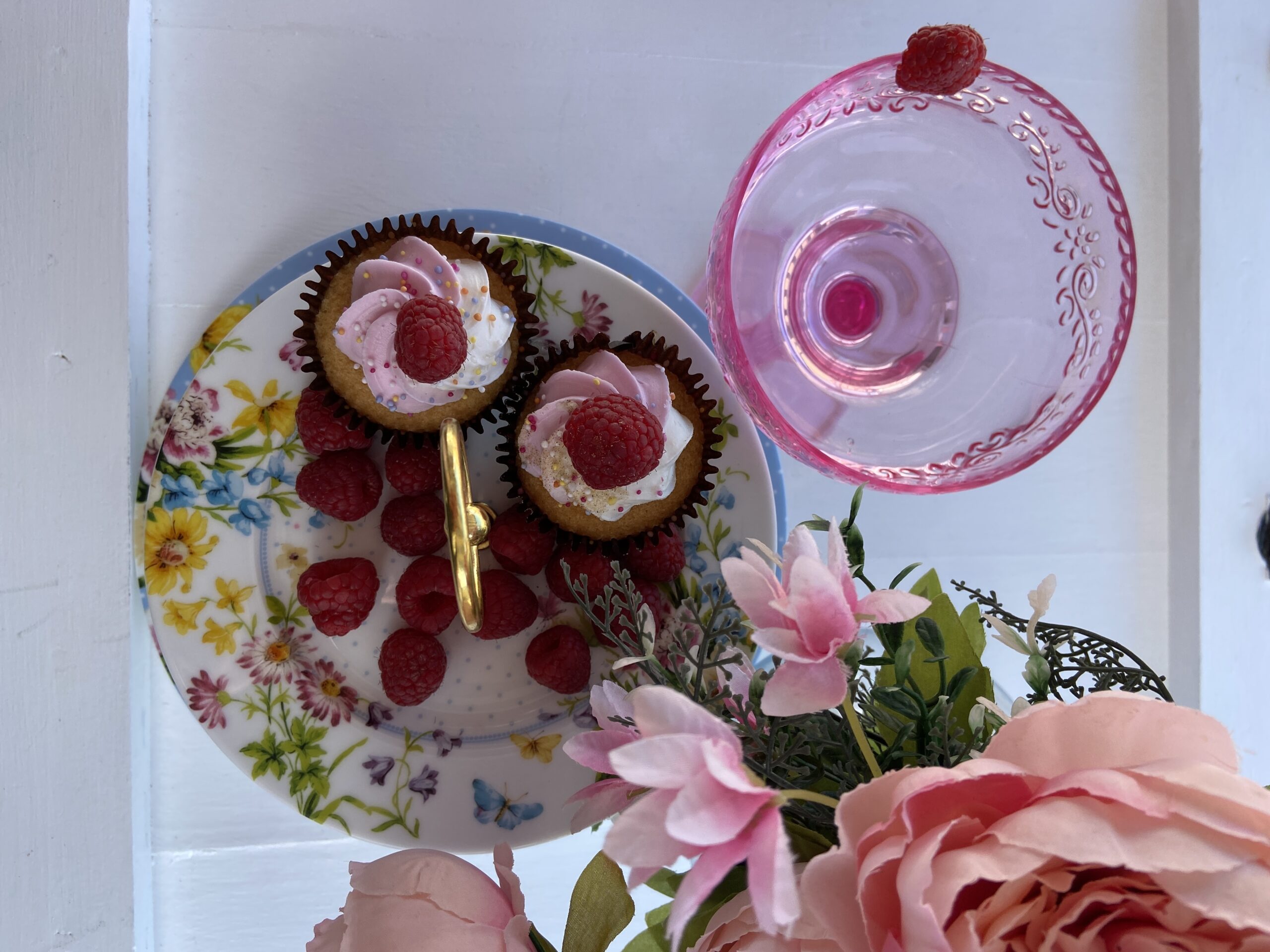 Beach hut hire Wells-next-the-Sea afternoon tea